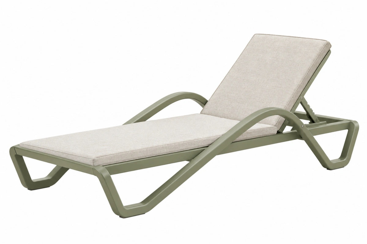 Lettino prendisole 195 x 65 x 100 cm in plastica verde con cuscino in tessuto reclinabile da esterno